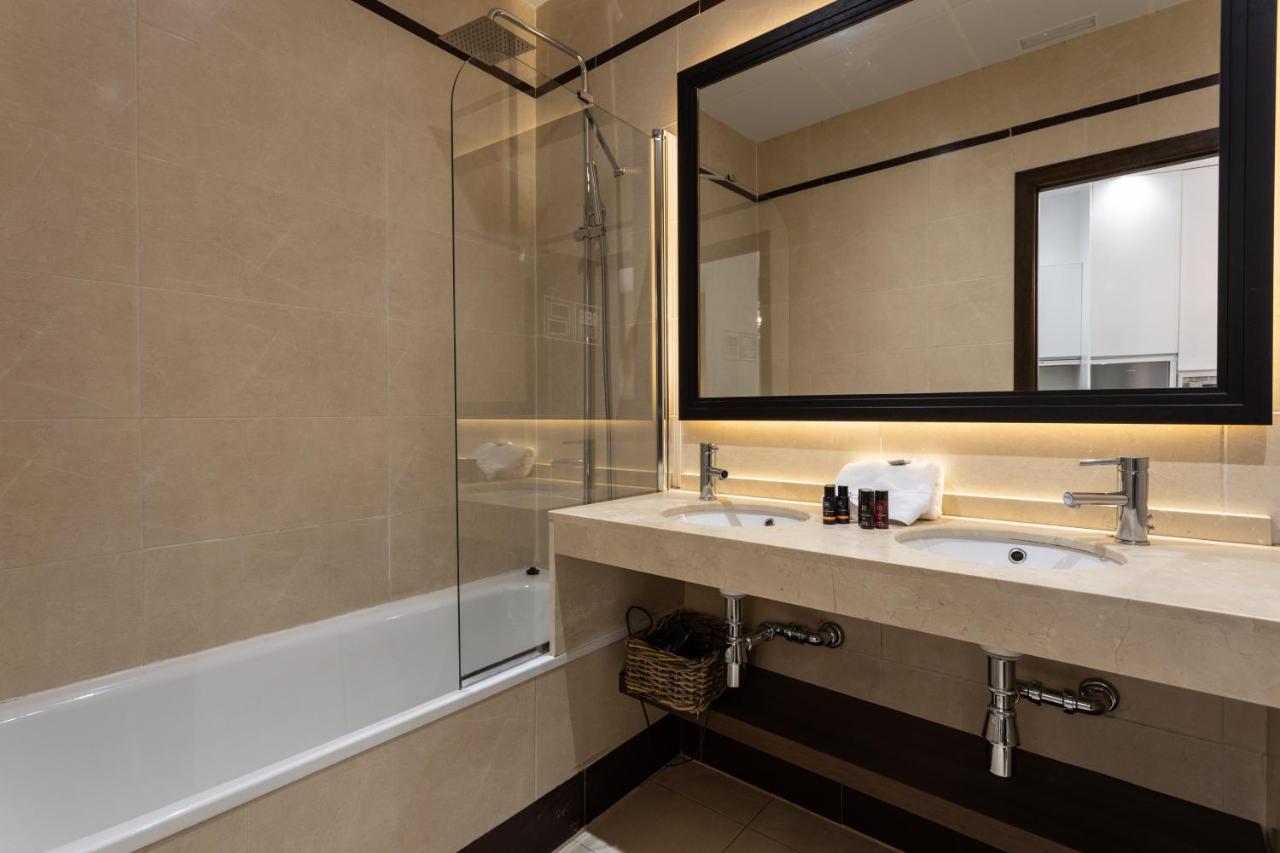 Standard Two-Bedroom Apartment,819488147:JPEG