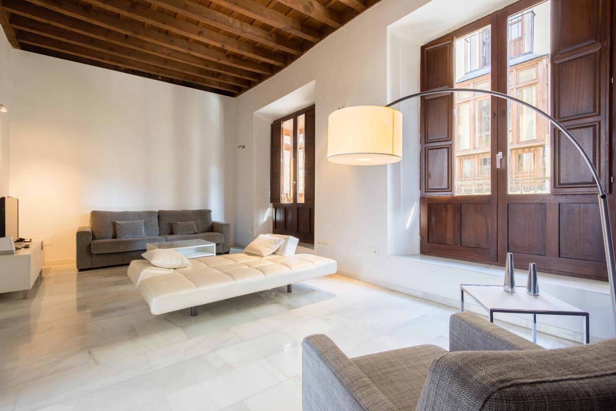 Superior One-Bedroom Apartment