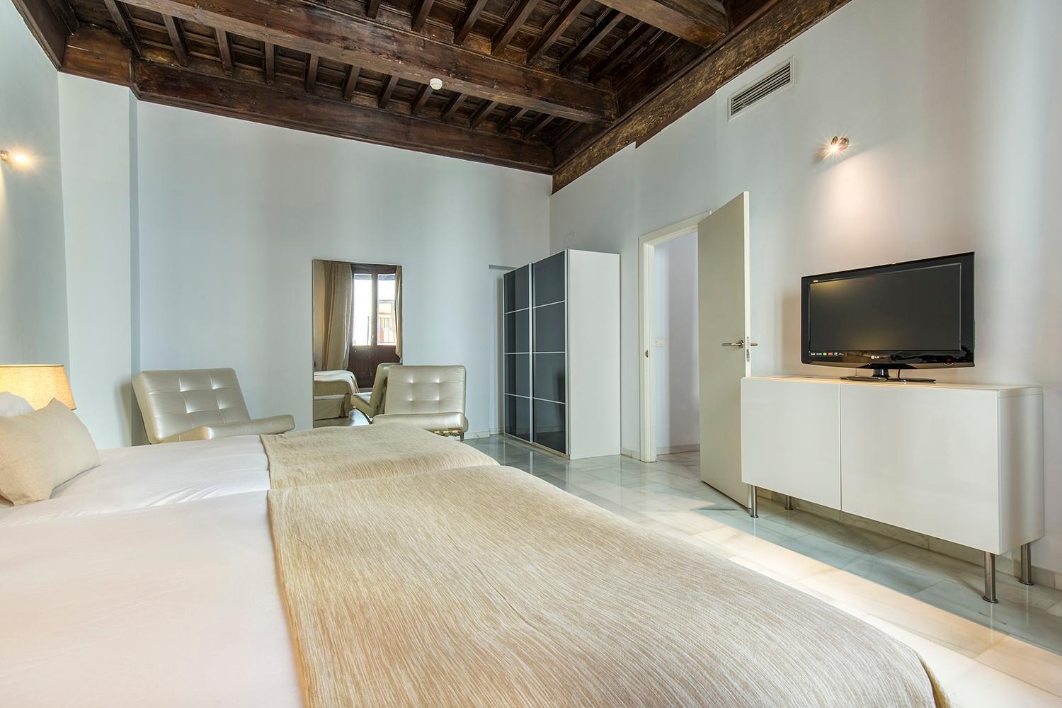 Superior One-Bedroom Apartment