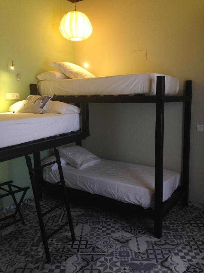 Cama individual en habitación compartida