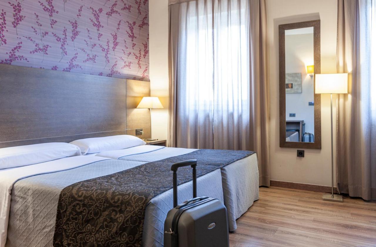 Double or Twin Room,1372327934:JPEG