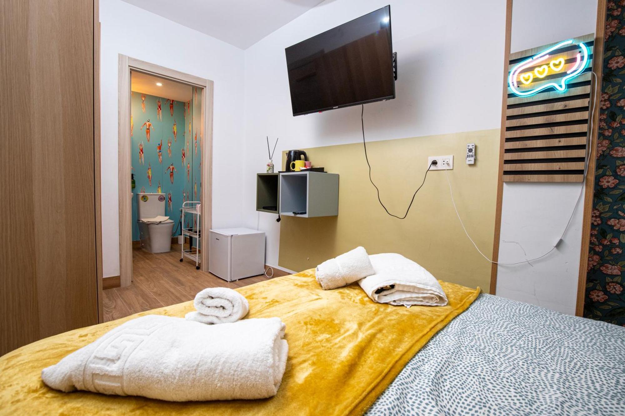 Double Room Private Bathroom