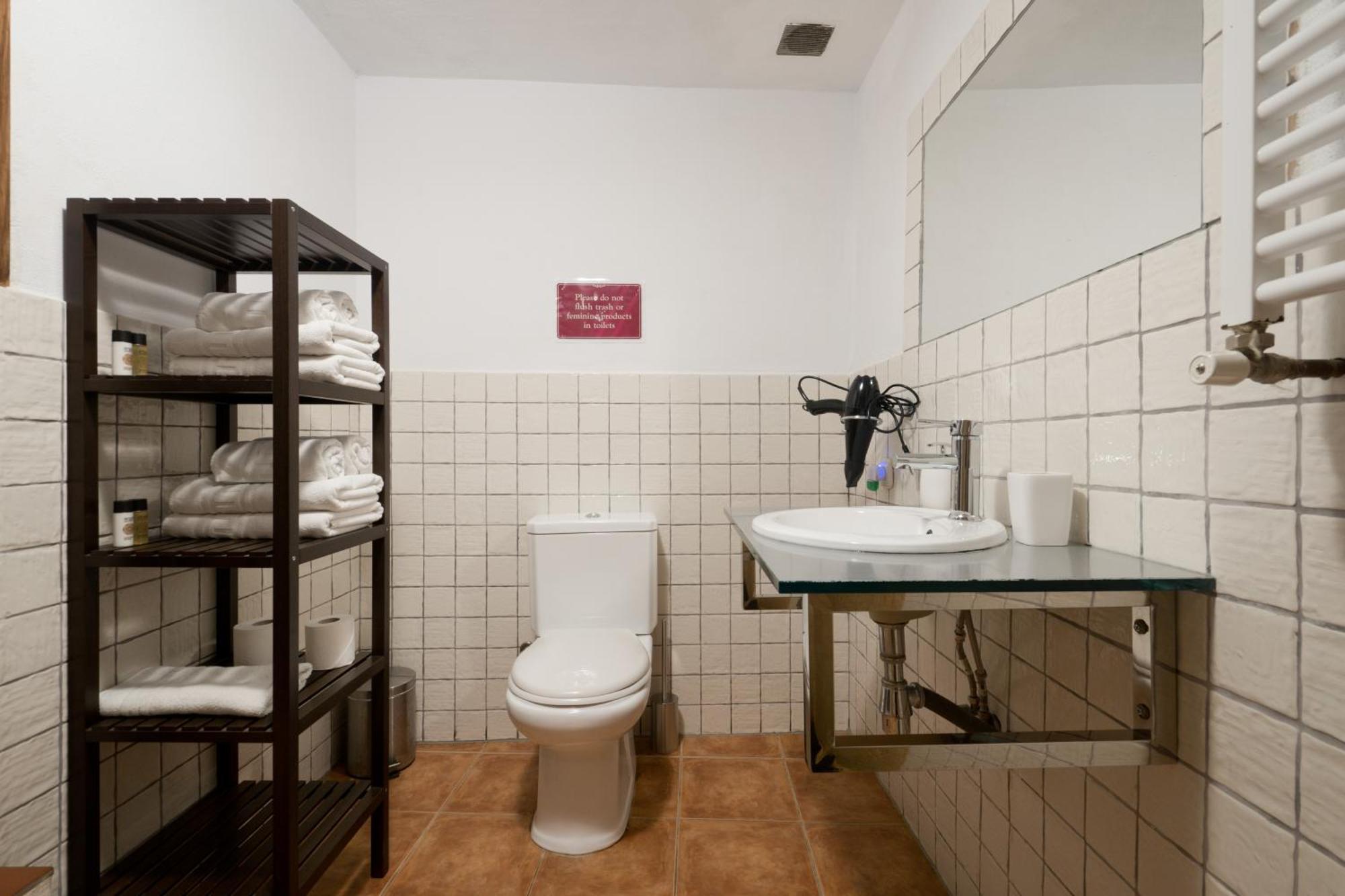 Habitación Doble con baño privado y vistas a la Alhambra