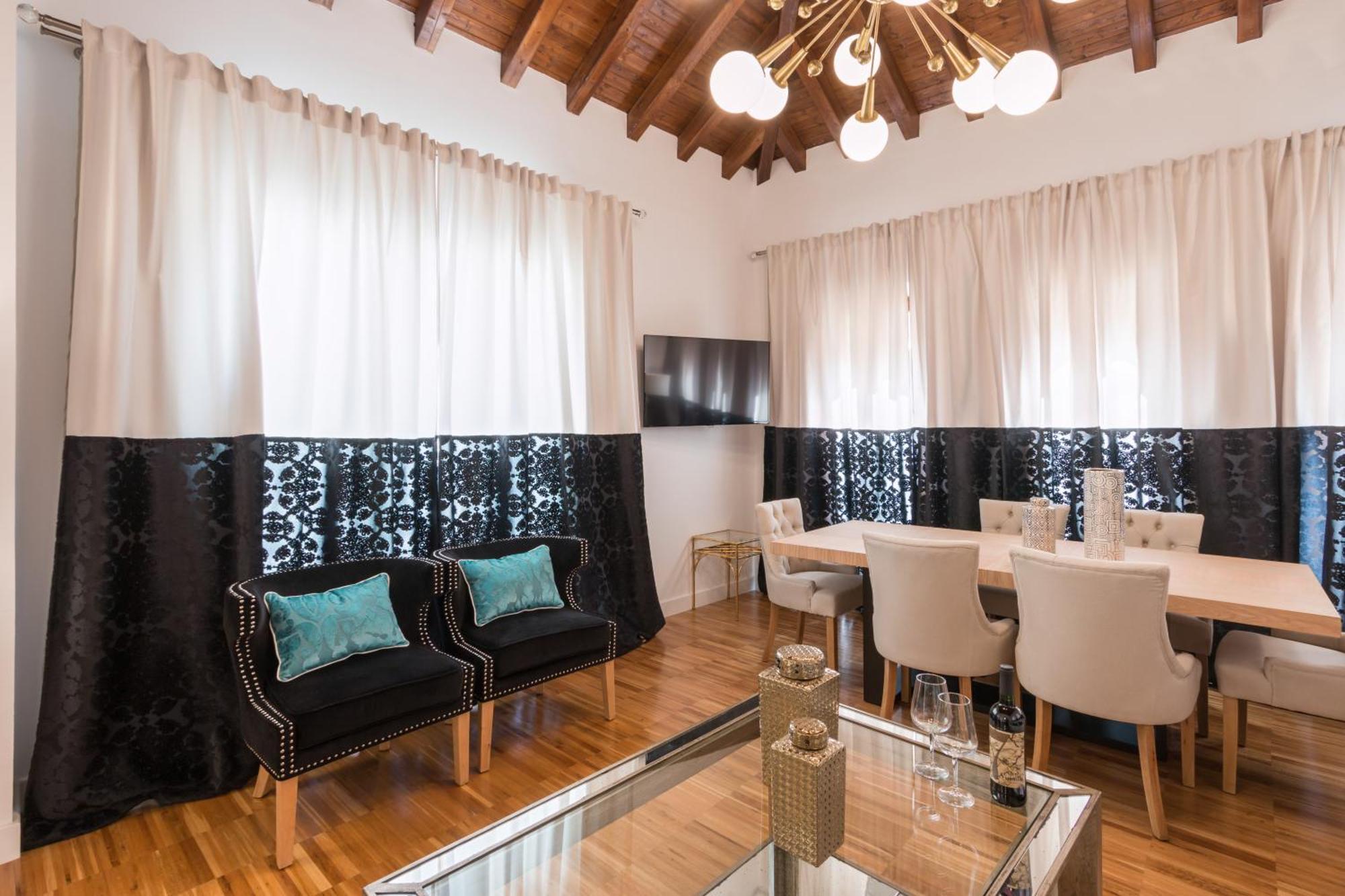 Superior Two-Bedroom Apartment Alhambra view